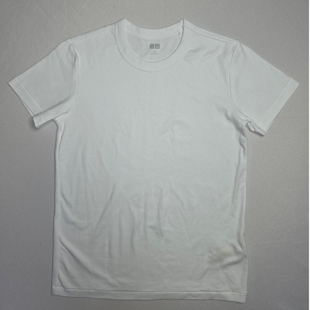Uniqlo classic white crew neck t-shirt Size M